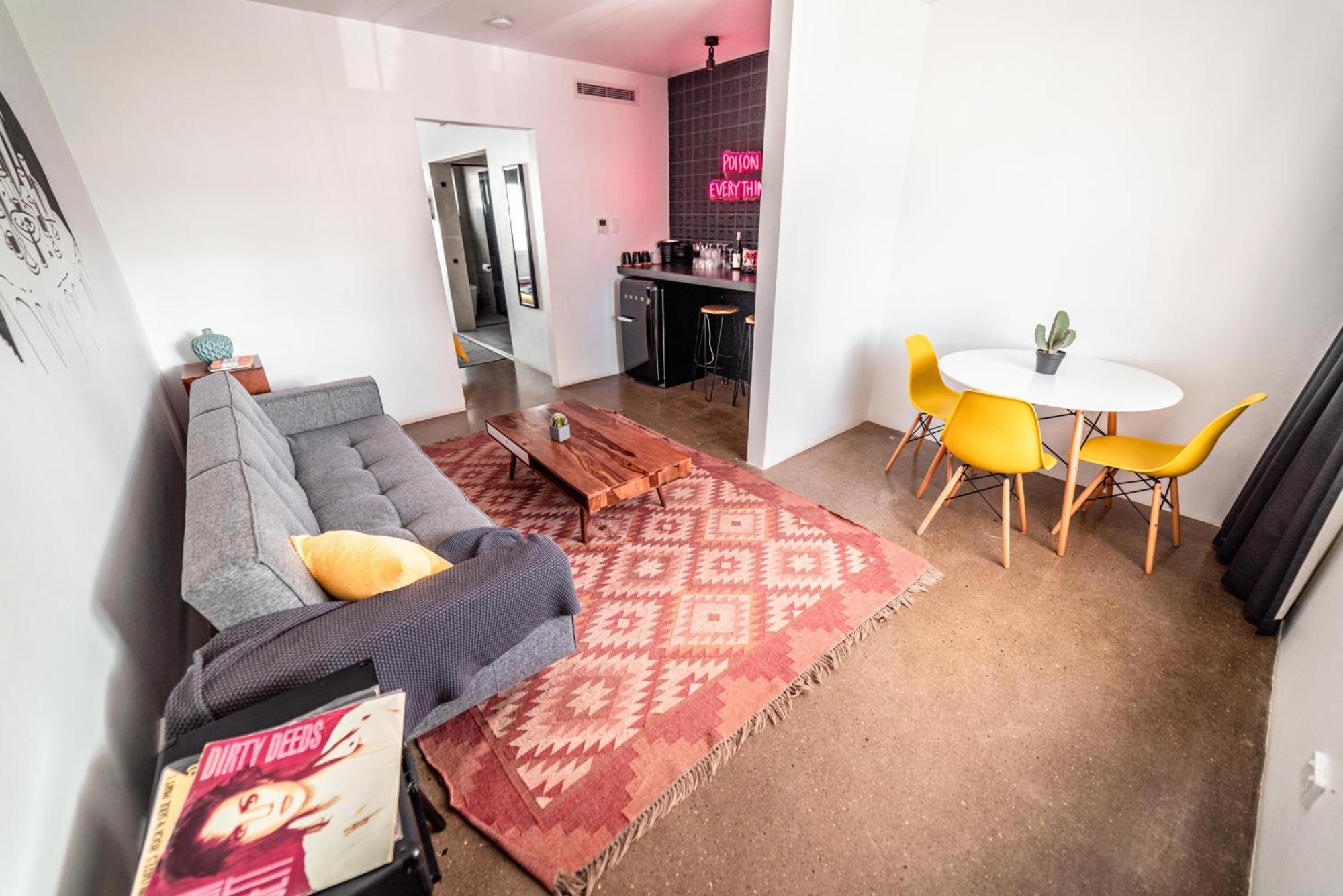The Pink Hotel Coolangatta Gold Coast Exterior foto
