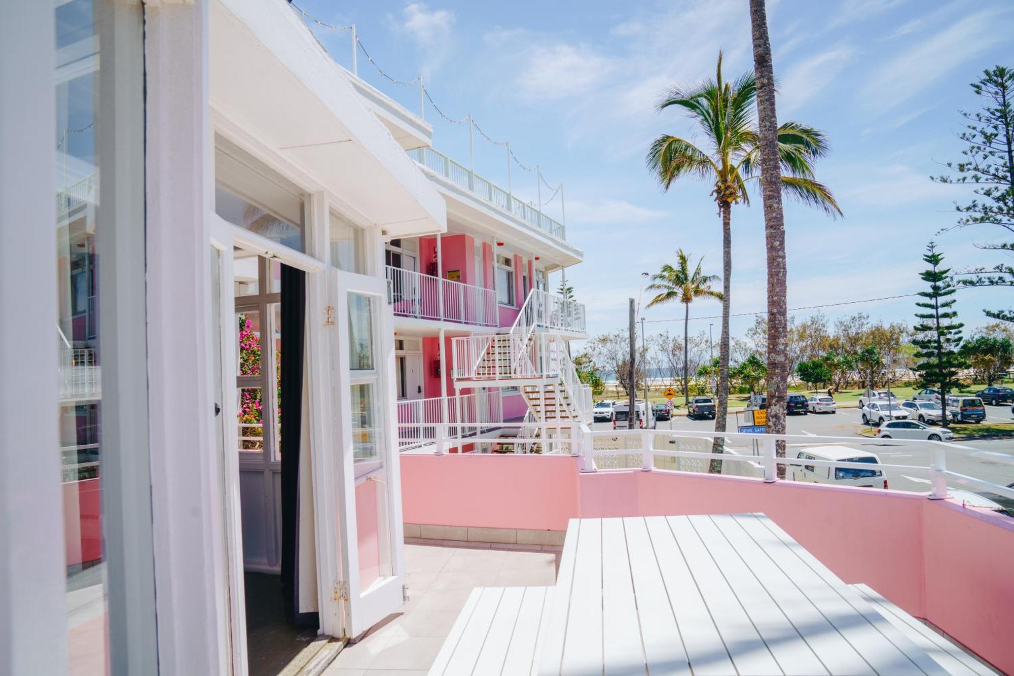 The Pink Hotel Coolangatta Gold Coast Exterior foto
